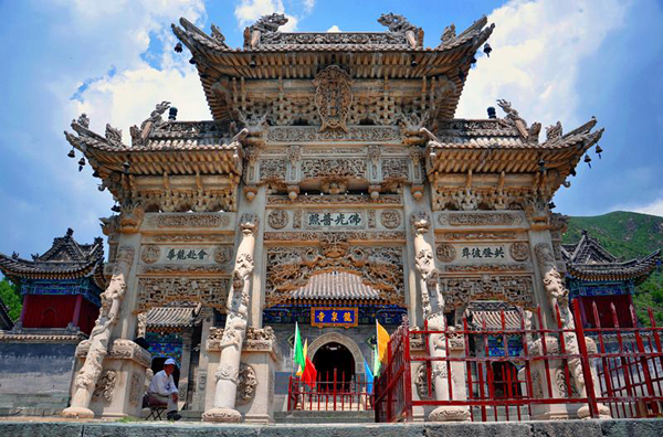 福建石雕廠(chǎng)講解龍泉寺漢白玉牌坊